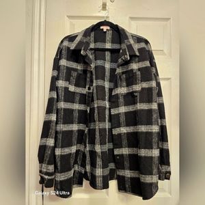 Womans black/ white shacket